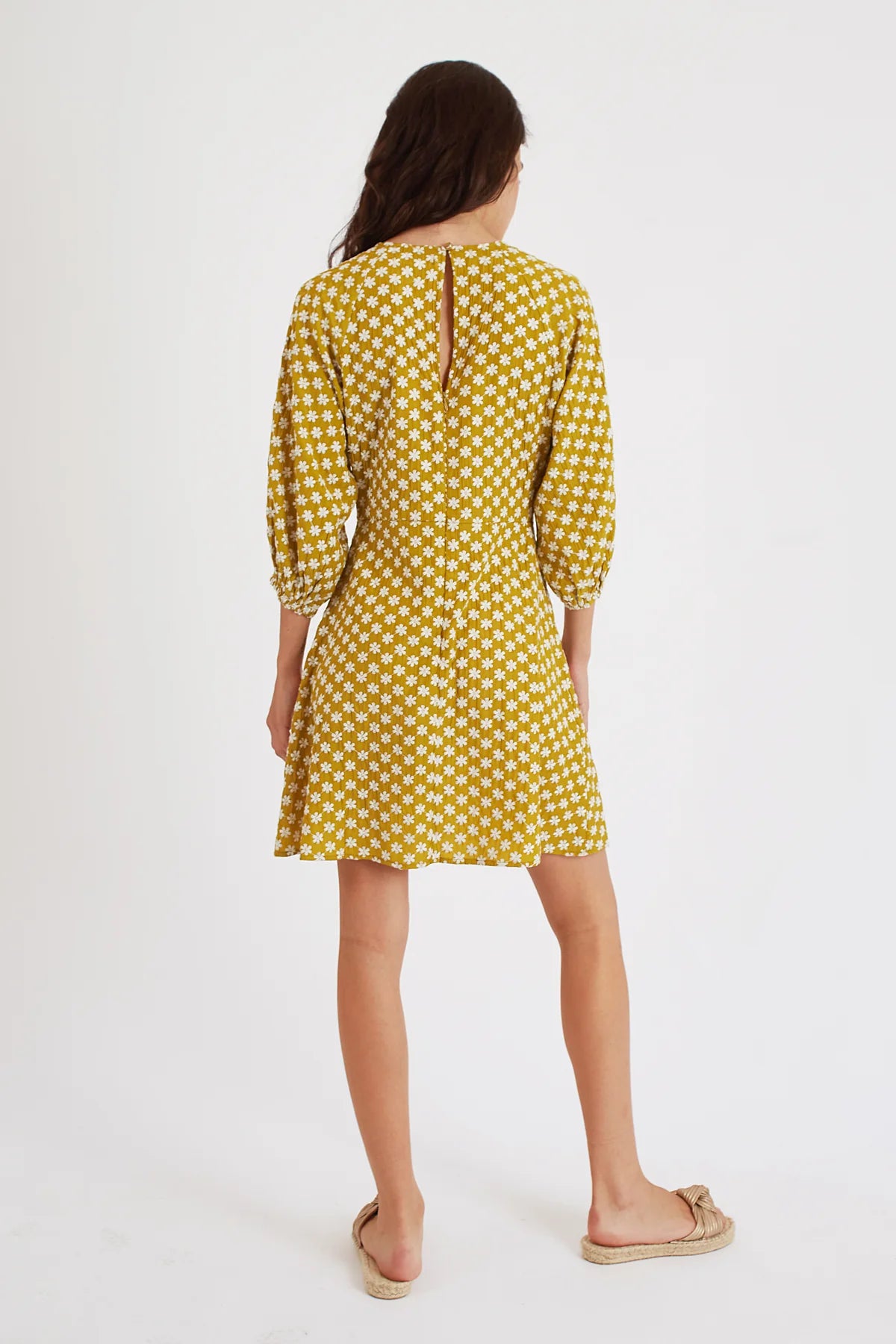 Classic 3/4 Sleeve Round Neck Knee High Dress