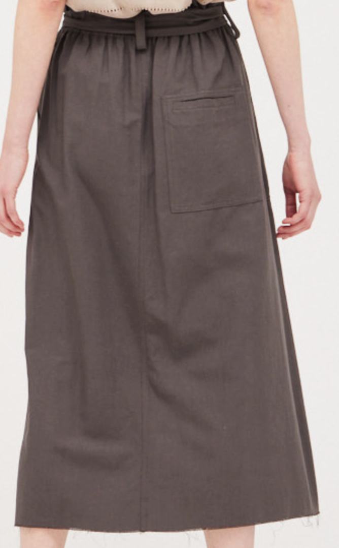 FRONT SLIT BELTED MIDI CARGO SKIRT