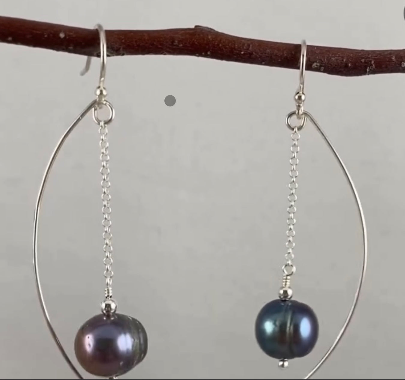 BLACK PEARL HANGING EARRINGS