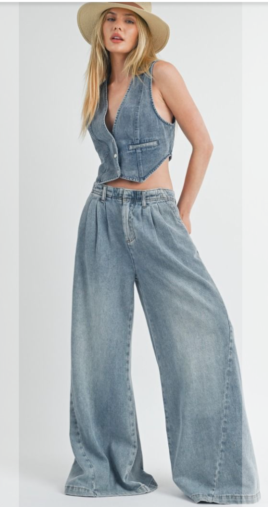 LOW RISE WIDE LEG JEANS