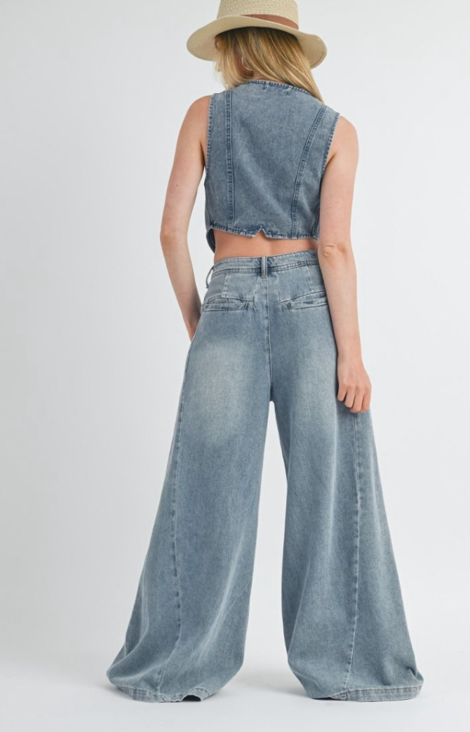 LOW RISE WIDE LEG JEANS