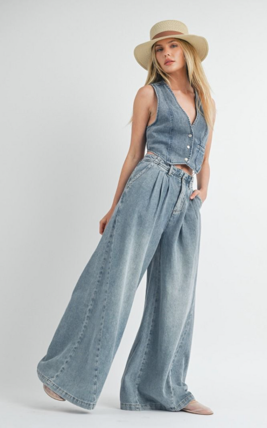 LOW RISE WIDE LEG JEANS