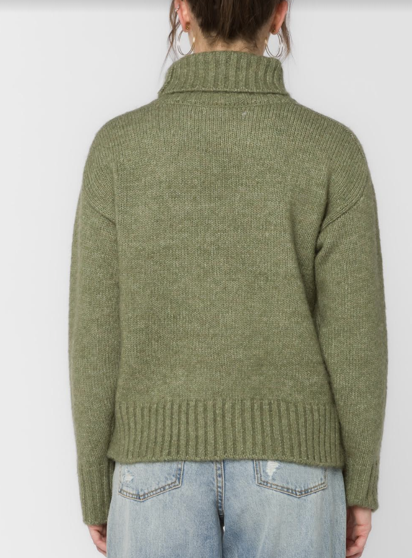 SOFT CUDLY CLASSIC TURTLENECK SWEATER